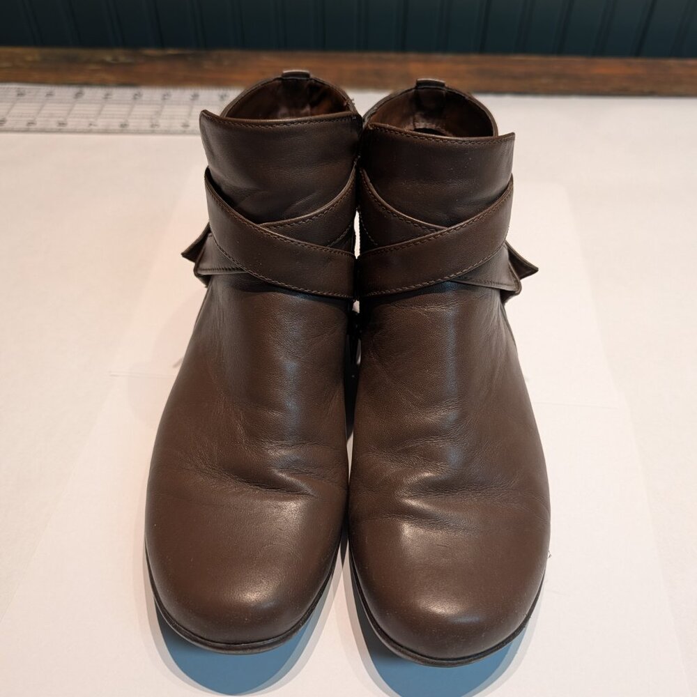 Naturalizer Soft Leather Cassandra Bootie 7M in brown - Picture 3 of 10